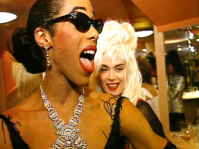 Dazzle Ball still 4